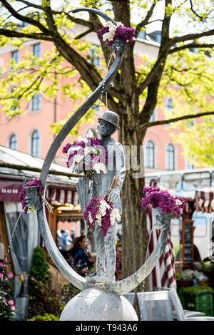 Karl Valentin Statue Brunnen auf dem Viktualienmarkt, München, Deutschland Stockfoto