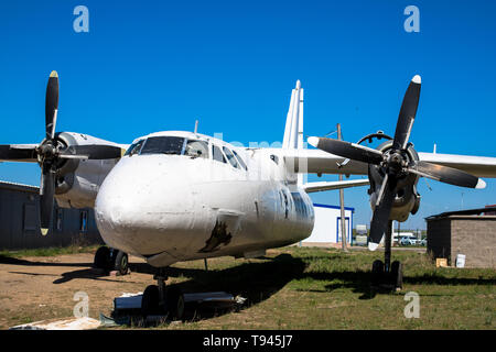 Alte Turboprop-flugzeuge. Beschädigte Flugzeug. Luftfahrt Unfall. Stockfoto