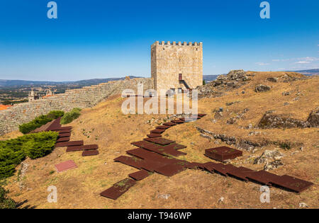 Celorico da Beira, Portugal - 15. August 2018: Blick in das Innere der Celorico da Beira schloss. Stockfoto