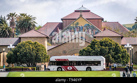 Mai 9, 2019 in Palo Alto/CA/USA - Kostenloser Shuttle, die Leute zu den wichtigsten Quad an der Universität Stanford Stockfoto