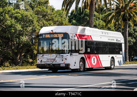 Mai 9, 2019 in Palo Alto/CA/USA - Kostenloser Shuttle die Leute, die von der Caltrain an die Stanford University Stockfoto