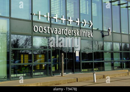 Almere Buiten, Niederlande - 18 Februar 2019: Eingang der Niederländischen forensisch-psychiatrischen Zentrum der Oostvaarderskliniek. Stockfoto