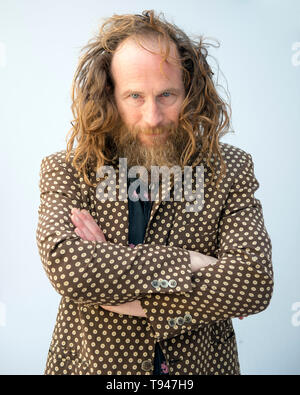 Portrait Foto des Schauspielers, Paul Kaye auf einem weißen Hintergrund. Stockfoto