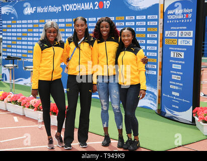 YOKOHAMA, Japan - 10. Mai: Jamaikas Frauen 4x200m-Team (shelly-ann Fraser-Pryce, Shericka Jackson, Stephenie Ann McPherson, Elaine Thompson) während der offiziellen Pressekonferenz des 2019 IAAF World Relais Meisterschaften an der Nissan Stadium am 10 Mai, 2019 in Yokohama, Japan. (Foto von Roger Sedres für die Iaaf) Stockfoto