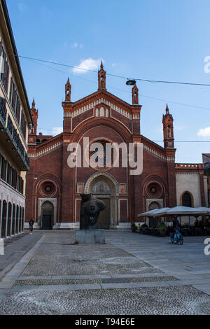 Mailand, Italien: Blick auf Santa Maria del Carmine, berühmte Kirche in Piazza del Carmine, in Brera Viertel, 1446 erbaut Stockfoto