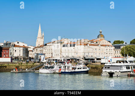 La Rochelle (Frankreich): Der alte Hafen. Im Hintergrund, die "Tour de la Lanterne" Turm Stockfoto