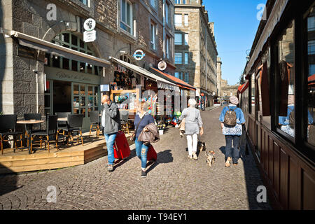 Saint-Malo (Bretagne, Frankreich): "rue Jacques Cartier "Straße in der historischen Innenstadt Stockfoto