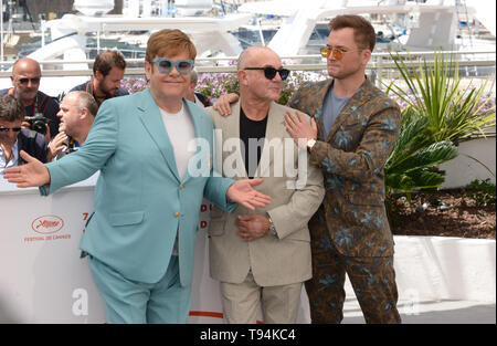 Mai 16, 2019 - Cannes, Frankreich - Cannes, Frankreich - Mai 16: Elton John, Bernie Taupin und Taron Egerton nehmen an der Fotoshooting für "Rocketman" während der 72. jährlichen Filmfestspiele von Cannes am 16. Mai 2019 in Cannes, Frankreich. (Bild: © Friedrich InjimbertZUMA Draht) Stockfoto