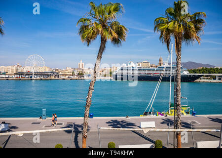MALAGA, COSTA DEL SOL, SPANIEN - ca. Mai, 2019: Hafen von Malaga an der Costa del Sol in Andalusien, Spanien Stockfoto