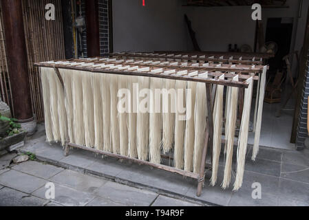 Die Nudeln auf dem Lebensmittelmarkt in Chengdu, Sichuan, China Stockfoto