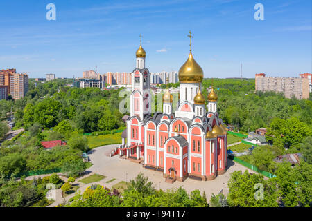 Odintsovo, Moskau, Russland. Antenne Stadtbild mit Tempel von St. George Stockfoto