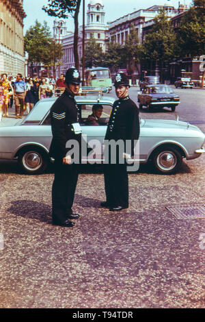 Metropolitan Polizisten in Whitehall, London 1969 Stockfoto