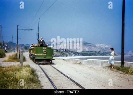 Llandudno, Colwyn Bay, oben offenen Single Deck Straßenbahn Nr. 20 auf dem Weg in Colwyn Bay. Bild im September 1955 getroffen Stockfoto