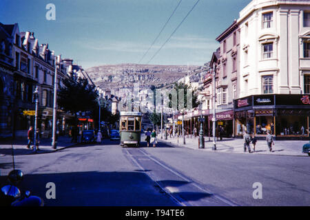 Llandudno, Colwyn Bay elektrische Eisenbahn, Straßenbahn Nr. 7 auf einer Stadt Route. Bild im September 1955 getroffen Stockfoto