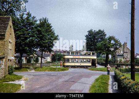 Ein Sheffield Standard Tram wie auf Abbey Lane, Beauchief, Sheffield gesehen. Bild von beauchief Fahren im Juli 1955 getroffen Stockfoto