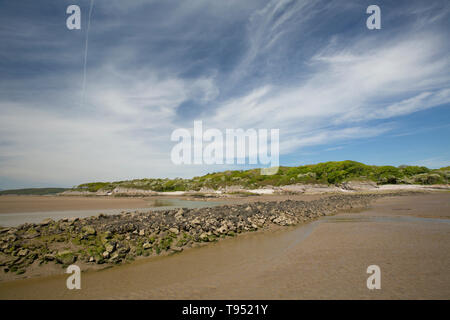 Eine Ansicht in der Nähe von Jenny Brown's Point bei Ebbe in der Nähe des Dorfes Silverdale in der Nähe der Kante von Morecambe Bay. Die Bucht ist bekannt für seine leistungsstarken t festgestellt Stockfoto