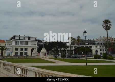 April 15, 2014. Estoril, Cascais, Sintra, Lissabon, Portugal. Malerische und luxuriöse Gebäude in der Nähe des Grand Casino von Estoril. Trave Stockfoto