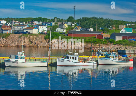 Fischerboote im Dorf an der Küste. Cabot Trail. Cape Breton Island. Neils Hafen Nova Scotia Kanada Stockfoto