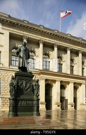 Statue von Heinrich Friedrich Karl vom und zum Stein an das Abgeordnetenhaus von Berlin, Deutschland: der Staat Parlament Gebäude (Landtag). Stockfoto