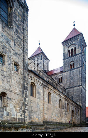 Quedlinburg, Deutschland. 16. Mai, 2019. Blick auf die Stiftskirche St. Servatii ist Teil der Ausstellung "Heinrich ich in Quedlinburg" und ist in den Kapiteln "919 - plötzlich König" im Schloss Museum und "Am Anfang war das Grab" in der Stiftskirche St. Servatii. Die Ausstellungen werden ab dem 19. Mai 2019 bis zum 02. Februar 2020 gezeigt werden. Credit: Klaus-Dietmar Gabbert/dpa-Zentralbild/ZB/dpa/Alamy leben Nachrichten Stockfoto