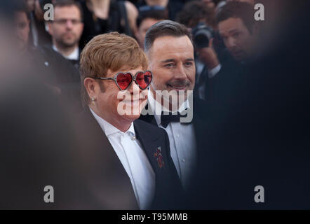 Cannes, Frankreich. 16. Mai 2019. Sir Elton John und David versorgen an der Rocketman Galavorstellung am 72. Filmfestspielen von Cannes Donnerstag, 16. Mai 2019, Cannes, Frankreich. Foto: Doreen Kennedy/Alamy leben Nachrichten Stockfoto