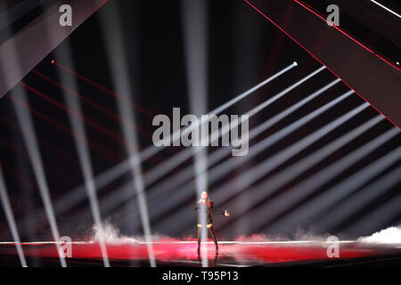 Tel Aviv, Israel. 16. Mai, 2019. Armenische Sängerin Srbuk führt auf der Bühne im zweiten Halbfinale des Eurovision Song Contest 2019. Credit: Ilia Yefimovich/dpa/Alamy leben Nachrichten Stockfoto