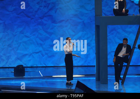 Tel Aviv, Israel. 16. Mai, 2019. Leonora von Dänemark führt auf der Bühne im zweiten Halbfinale des Eurovision Song Contest 2019. Credit: Ilia Yefimovich/dpa/Alamy leben Nachrichten Stockfoto
