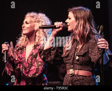 NAPA, CA - 15. Mai: Kimberly Schlapman und Karen Fairchild von Little Big Town bei Live Im Weinberg 2019 Am 15. Mai 2019 in Napa, Kalifornien. Foto: imageSPACE/MediaPunch Stockfoto