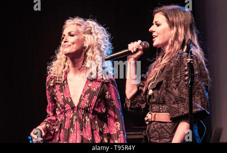 NAPA, CA - 15. Mai: Kimberly Schlapman und Karen Fairchild von Little Big Town bei Live Im Weinberg 2019 Am 15. Mai 2019 in Napa, Kalifornien. Foto: imageSPACE/MediaPunch Stockfoto