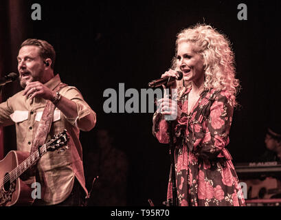 NAPA, CA - 15. Mai: Jimi Westbrook und Kimberly Schlapman von Little Big Town bei Live Im Weinberg 2019 Am 15. Mai 2019 in Napa, Kalifornien. Foto: imageSPACE/MediaPunch Stockfoto