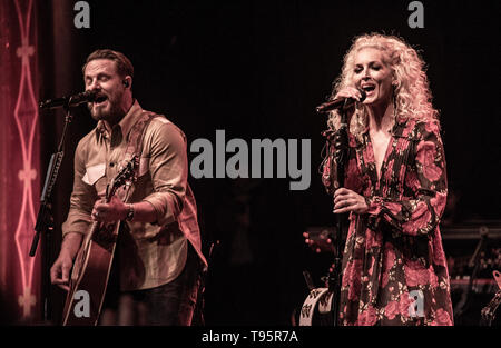 NAPA, CA - 15. Mai: Jimi Westbrook und Kimberly Schlapman von Little Big Town bei Live Im Weinberg 2019 Am 15. Mai 2019 in Napa, Kalifornien. Foto: imageSPACE/MediaPunch Stockfoto