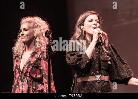 NAPA, CA - 15. Mai: Kimberly Schlapman und Karen Fairchild von Little Big Town bei Live Im Weinberg 2019 Am 15. Mai 2019 in Napa, Kalifornien. Foto: imageSPACE/MediaPunch Stockfoto