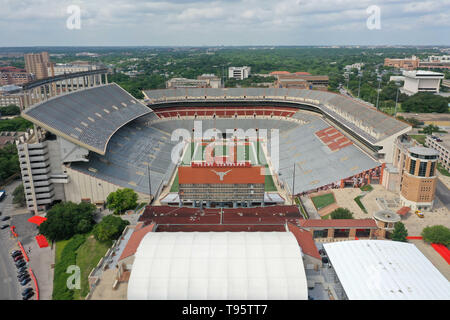 Austin, Texas, USA. 29 Apr, 2019. April 29, 2019 - Austin, Texas, USA: Luftaufnahmen von Darrell K RoyalÃ¢â'¬' Texas Memorial Stadium in Austin, Texas, USA, auf dem Campus der Universität von Texas in Austin gelegen, ist die Heimat der Longhorns Football Team seit 1924. (Bild: © Walter G Arce Sr Schleifstein Medi/ASP) Stockfoto