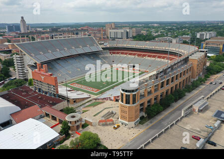 Austin, Texas, USA. 29 Apr, 2019. April 29, 2019 - Austin, Texas, USA: Luftaufnahmen von Darrell K RoyalÃ¢â'¬' Texas Memorial Stadium in Austin, Texas, USA, auf dem Campus der Universität von Texas in Austin gelegen, ist die Heimat der Longhorns Football Team seit 1924. (Bild: © Walter G Arce Sr Schleifstein Medi/ASP) Stockfoto