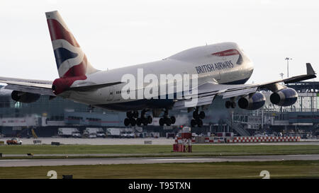 Richmond, British Columbia, Kanada. 3. Mai, 2019. Einen British Airways Boeing 747-400 (G-CIVN) breit - Körper jetliner landet auf Vancouver International Airport. Credit: bayne Stanley/ZUMA Draht/Alamy leben Nachrichten Stockfoto