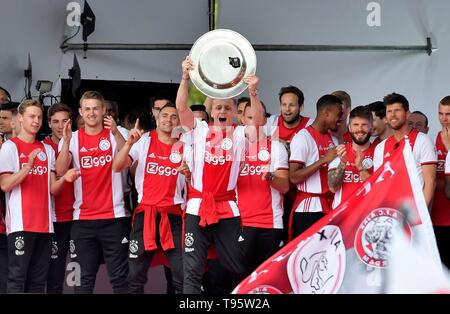 Donny van de Beek (Ajax) Fußball niederländische Premier Division 2018/2019 Siegerehrung Meister Mai 16, 2019 im Museum Platz in Amsterdam, Niederlande Quelle: Sander Chamid/SCS/LBA/Alamy leben Nachrichten Stockfoto