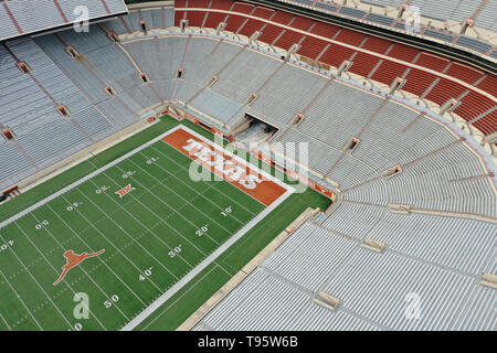 Austin, Texas, USA. 29 Apr, 2019. April 29, 2019 - Austin, Texas, USA: Luftaufnahmen von Darrell K Royal'' "Texas Memorial Stadium in Austin, Texas, USA, auf dem Campus der Universität von Texas in Austin gelegen, ist die Heimat der Longhorns Football Team seit 1924. (Bild: © Walter G Arce Sr Schleifstein Medi/ASP) Stockfoto