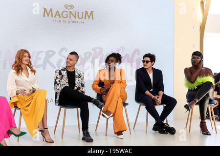 Cannes. 16. Mai, 2019. Palina Rojinski, David Munoz, Clara Amfo, Cristiano Caccamo und Aya Nakamura am "Nie aufhören zu Spielen/Magnum während des Cannes 2019 Cannes Film Festival am 16. Mai 2019 im Palais des Festivals in Cannes, Frankreich. (Credit: Lyvans Boolaky/Image Space/Medien Punch)/Alamy leben Nachrichten Stockfoto