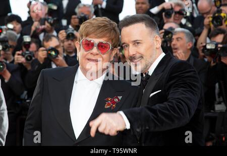 Cannes, Frankreich. 16. Mai, 2019. Elton John und David versorgen (r) die Premiere von "Rocketman" während der 72Nd Cannes Film Festival im Palais des Festivals in Cannes, Frankreich teilnehmen, die am 16. Mai 2019. | Verwendung der weltweiten Kredit: dpa/Alamy leben Nachrichten Stockfoto