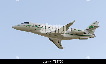 Richmond, British Columbia, Kanada. Zum 2. Mai, 2019. Eine Gulfstream G200 (C-FISO) Twin - Business Jet in der Luft nach dem Take-off. Credit: bayne Stanley/ZUMA Draht/Alamy leben Nachrichten Stockfoto