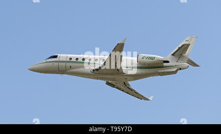 Richmond, British Columbia, Kanada. Zum 2. Mai, 2019. Eine Gulfstream G200 (C-FISO) Twin - Business Jet in der Luft nach dem Take-off. Credit: bayne Stanley/ZUMA Draht/Alamy leben Nachrichten Stockfoto