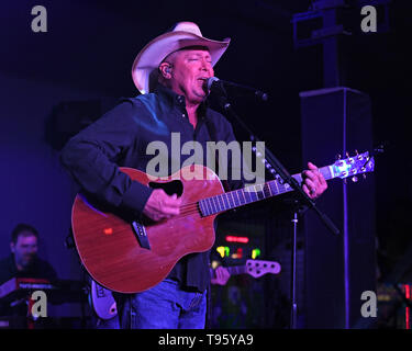 WEST Palm Beach, FL - 16. Mai: Tracy Lawrence stellt backstage bei Renegades am 16. Mai 2019 in West Palm Beach, Florida. Kredit MPI04/MediaPunch Stockfoto