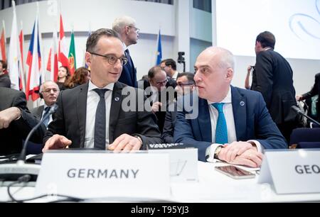 Helsinki, Finnland. 17 Mai, 2019. Heiko Maas (SPD), Minister für auswärtige Angelegenheiten nimmt an der Sitzung des Ministerkomitees des Europarats in Helsinki zusammen mit seinem georgischen Amtskollegen David Zakaliani (r). Es wird erwartet, dass der Gipfel in Helsinki wird ein letzter Versuch, die Probleme zwischen dem Europarat und Russland zu lösen. Credit: Kay Nietfeld/dpa/Alamy leben Nachrichten Stockfoto