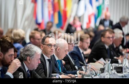 Helsinki, Finnland. 17 Mai, 2019. Heiko Maas (SPD, 3. von links), Außenminister, nimmt an der Sitzung des Ministerkomitees des Europarats in Helsinki. Es wird erwartet, dass der Gipfel in Helsinki wird ein letzter Versuch, die Probleme zwischen dem Europarat und Russland zu lösen. Credit: Kay Nietfeld/dpa/Alamy leben Nachrichten Stockfoto