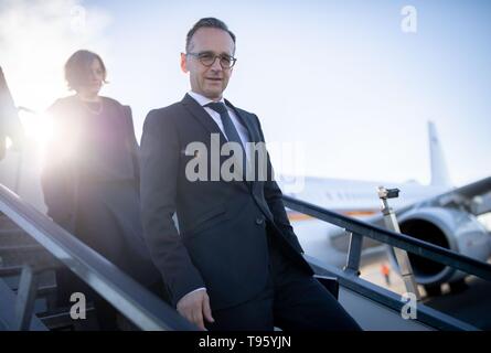 Helsinki, Finnland. 17 Mai, 2019. Heiko Maas (SPD), Außenminister, kommt am Flughafen Helsinki für die Sitzung des Ministerkomitees des Europarats. Es wird erwartet, dass der Gipfel in Helsinki wird ein letzter Versuch, die Probleme zwischen dem Europarat und Russland zu lösen. Credit: Kay Nietfeld/dpa/Alamy leben Nachrichten Stockfoto