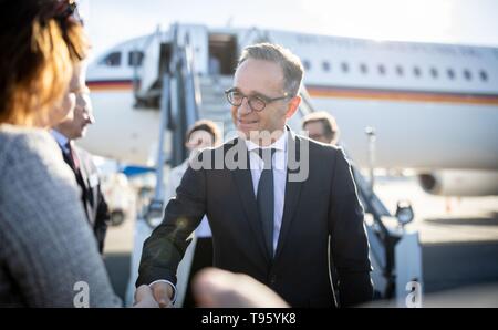 Helsinki, Finnland. 17 Mai, 2019. Heiko Maas (SPD), Außenminister, kommt am Flughafen Helsinki für die Sitzung des Ministerkomitees des Europarats. Es wird erwartet, dass der Gipfel in Helsinki wird ein letzter Versuch, die Probleme zwischen dem Europarat und Russland zu lösen. Credit: Kay Nietfeld/dpa/Alamy leben Nachrichten Stockfoto