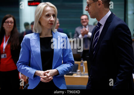 Brüssel, Belgien. 17. Mai 2019. Der polnische Finanzminister Teresa Czerwinska kommt in einen Rat "Wirtschaft und Finanzen" an den Europäischen Rat Sitz zu sorgen. Credit: ALEXANDROS MICHAILIDIS/Alamy leben Nachrichten Stockfoto