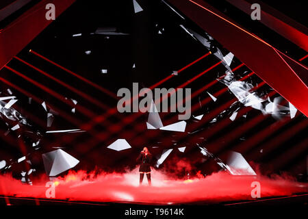 Tel Aviv, Israel. 16. Mai, 2019. Armenische Sängerin Srbuk führt auf der Bühne im zweiten Halbfinale des Eurovision Song Contest 2019. Credit: Ilia Yefimovich/dpa/Alamy leben Nachrichten Stockfoto