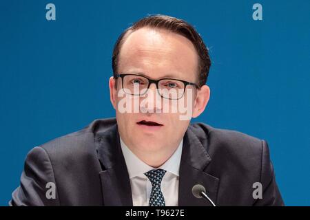 Markus KREBBER (GER), CFO, RWE, Porträt, Reden, schaut direkt in die Kamera; jährliche Pressekonferenz der RWE AG am 14.03.2019 in Essen | Verwendung weltweit Stockfoto