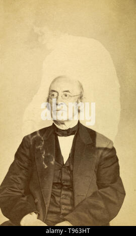 William Lloyd Garrison mit "Spirit", die zwischen 1862 - 1875. Garrison (1805-1879) war ein prominenter amerikanischer Abolitionist, Journalist, suffragist, und Sozialreformer. Dieses Eiweiß silber Drucken wurde von William H. Mumler (American, 1832 - 1884), Boston, Massachusetts, United States erstellt. Geist Fotografie wurde geglaubt, Bilder von Geistern und anderen spirituellen Wesen zu erfassen. Es war besonders beliebt im 19. Jahrhundert, der zuerst von William H. Mumler in den 1860er Jahren verwendet. Stockfoto